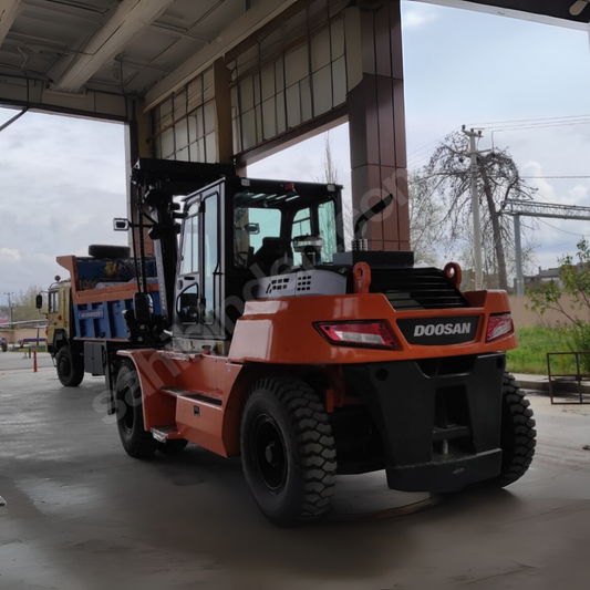 16 tonnin Doosan-trukki vuokrattavana – 2023